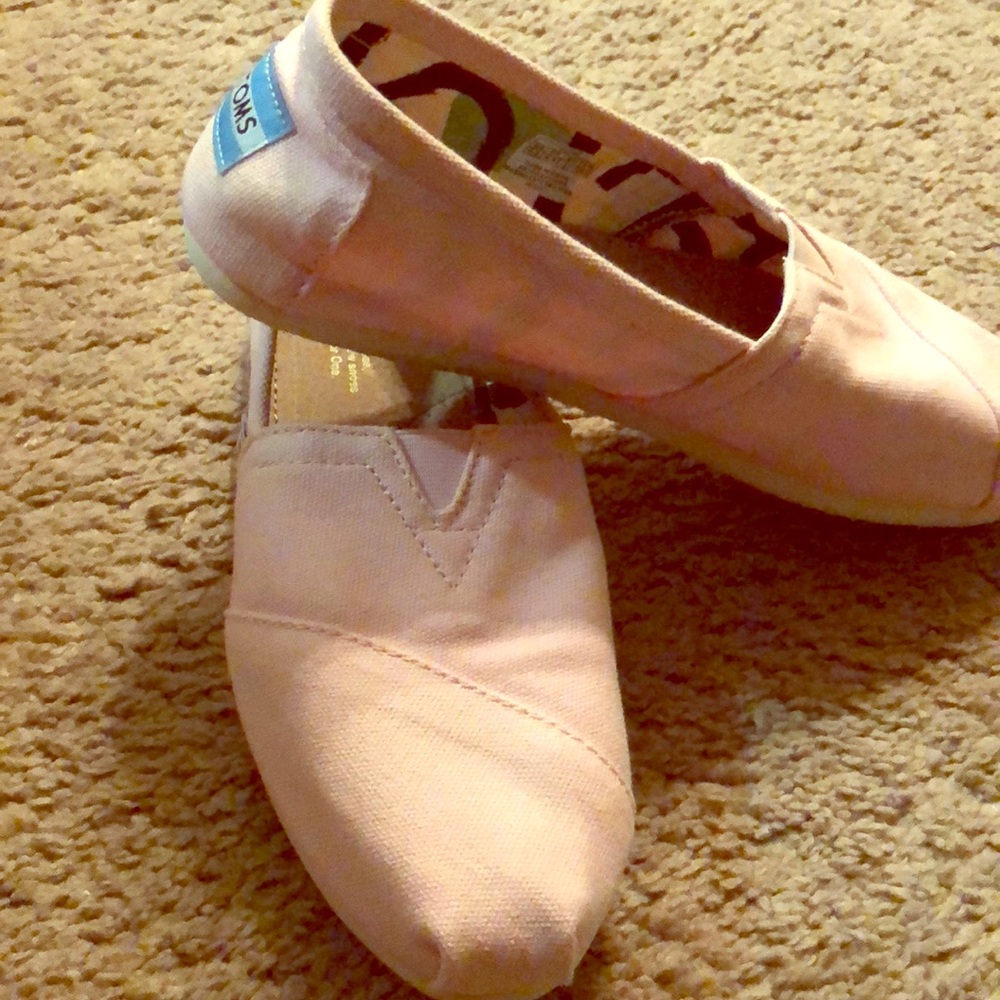 New pair of TOMS